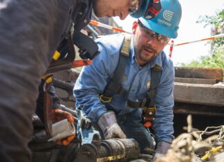 Equipos de Con Edison se movilizan ante fuertes lluvias y vientos Equipos de Con Edison preparados ante fuertes lluvias y vientos en Nueva York